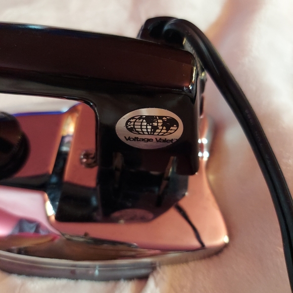 Voltage Valet Travel Iron - Picture 2 of 4